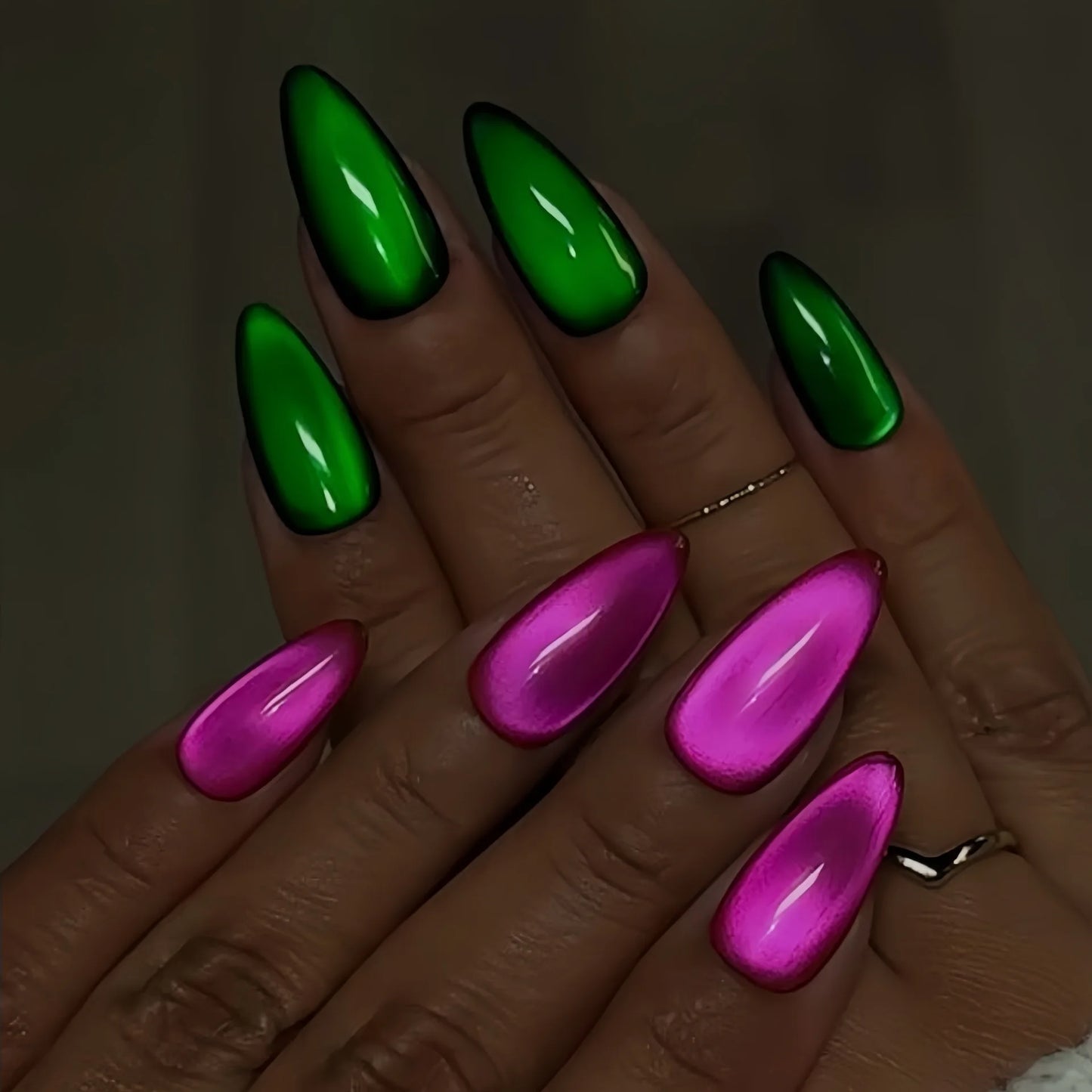 YADORNOS 24Pcs Glossy Cat's Eye Press On Nails Kit